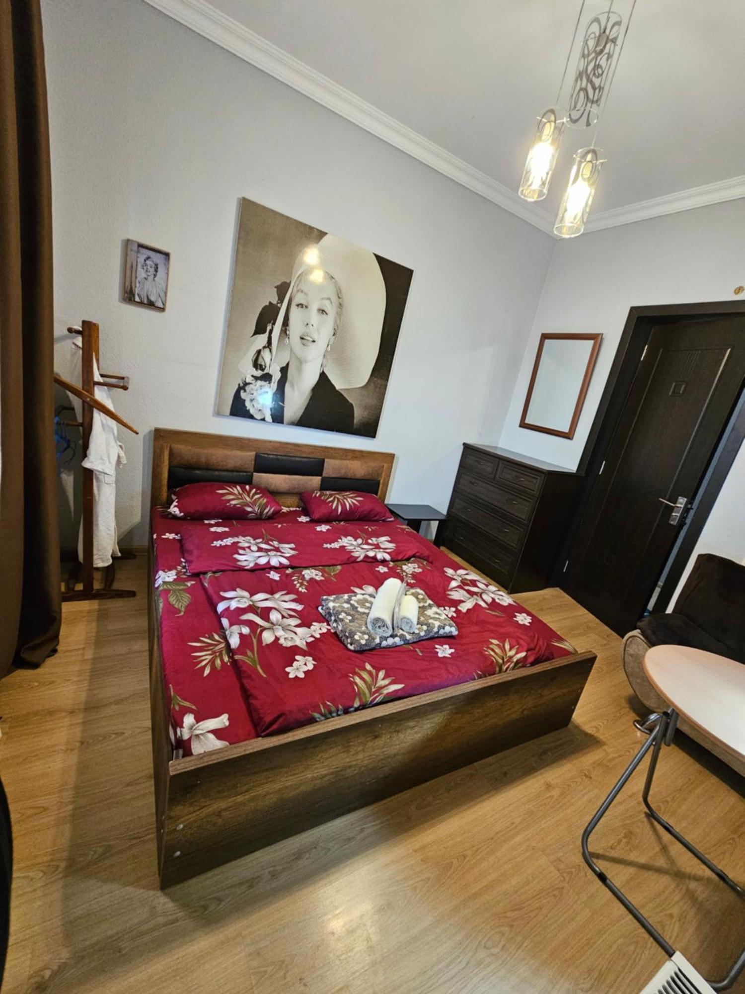 Guesthouse Different Τυφλίδα Δωμάτιο φωτογραφία